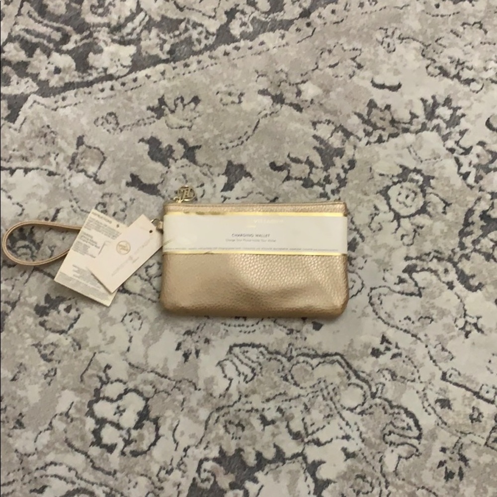 New wristlet charger bag
